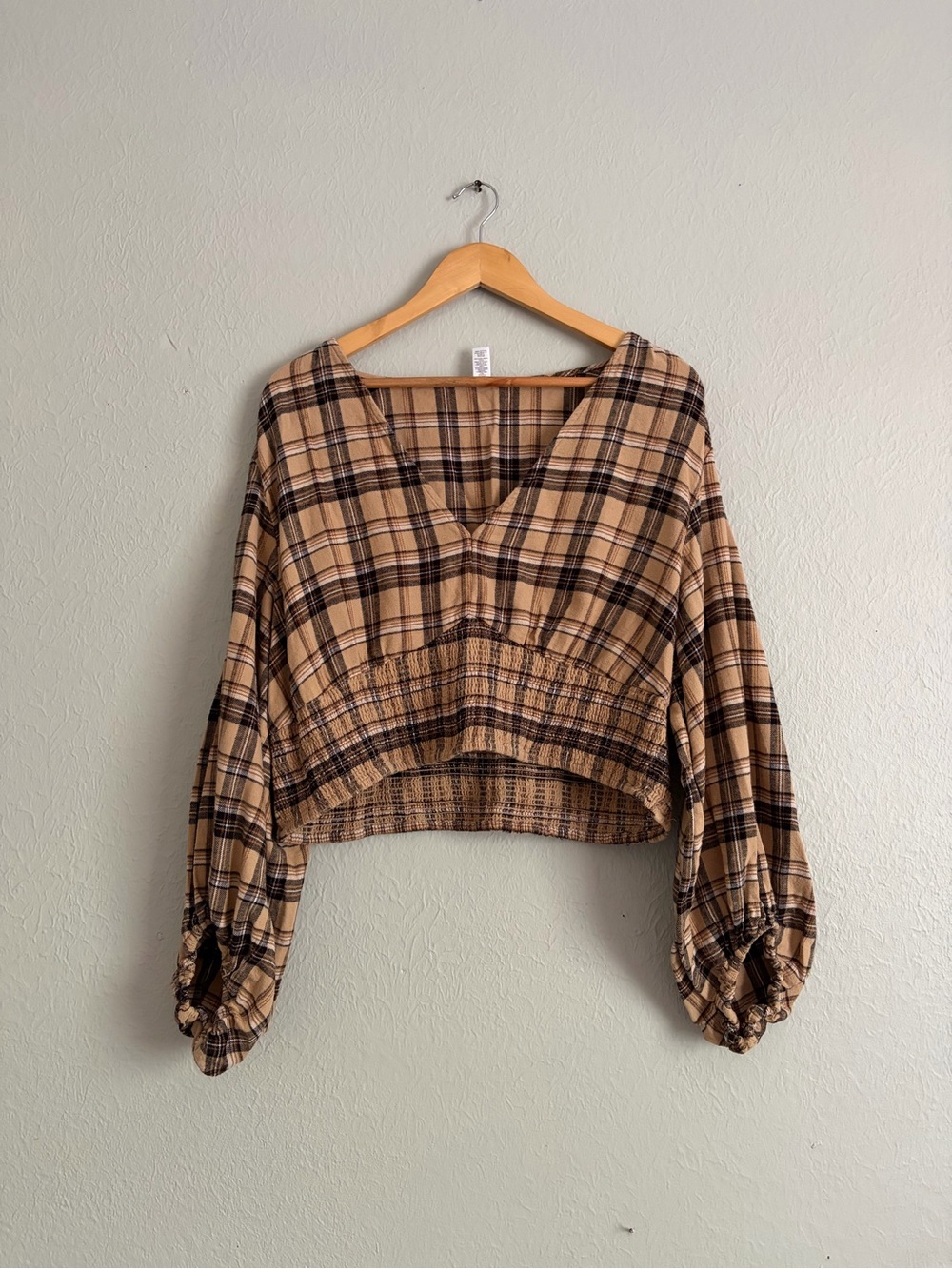 Plaid V-Neck Long Sleeve Cropped Top